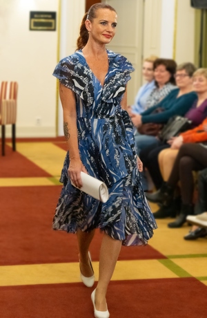 Luxusní dámské společenské šaty ze šifónu