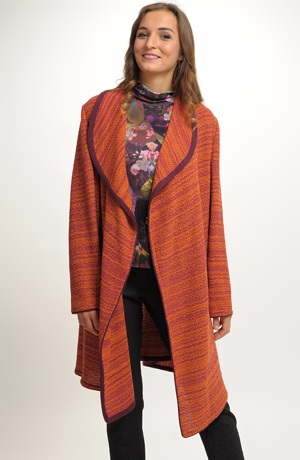 Pletený kabátek s módním šálovým límcem