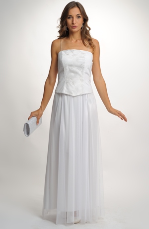 Jednoduché bílé korzetové šaty