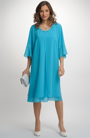 Luxusní společenský šatový outfit