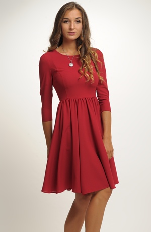 Červené společenské šaty