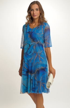Letní šaty s jemným módním vzorem