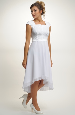 Svatební šaty s elastickým živůtkem a kolovou asymetrickou sukní