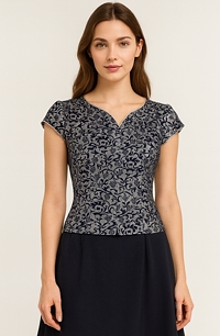 Elegantní dámská halenka z modrého brokátu s jemným květinovým vzorem