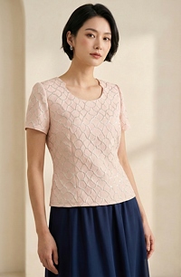 Elegantní společenská halenka s zlatým jemným vzorem