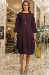 Dámské společenské koktejlové šaty v temné vínové barvě