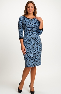 Šaty do práce s grafickým vzorem