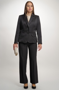 Dámský kostým – černé sako a kalhoty pro business i společenské příležitosti