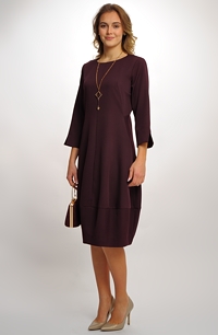 Dámské společenské koktejlové šaty v temné vínové barvě