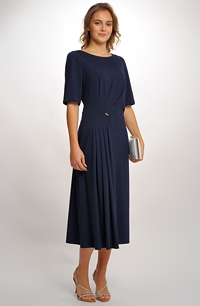 Elegantní dlouhé společenské šaty pro plnoštíhlé maminky na svatbu