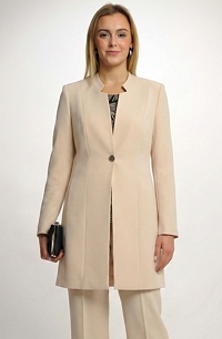 Společenský kabát v béžové barvě