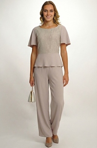 Kalhotový kostým pro svatební matky