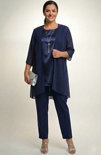 Kalhotový kostýmek v nadměrné velikosti 54, 56