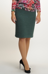 Pletená krátká sukně nad kolena