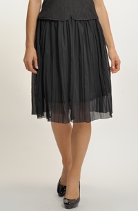 Módní sukně v černé barvě do gumy