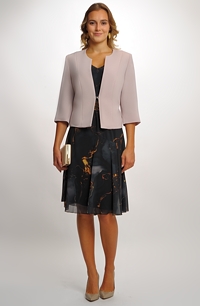 Velmi elegantní dámský kostýmek