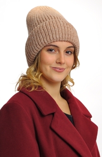 Dámská zimní čepice v jemném béžovo růžovém odstínu